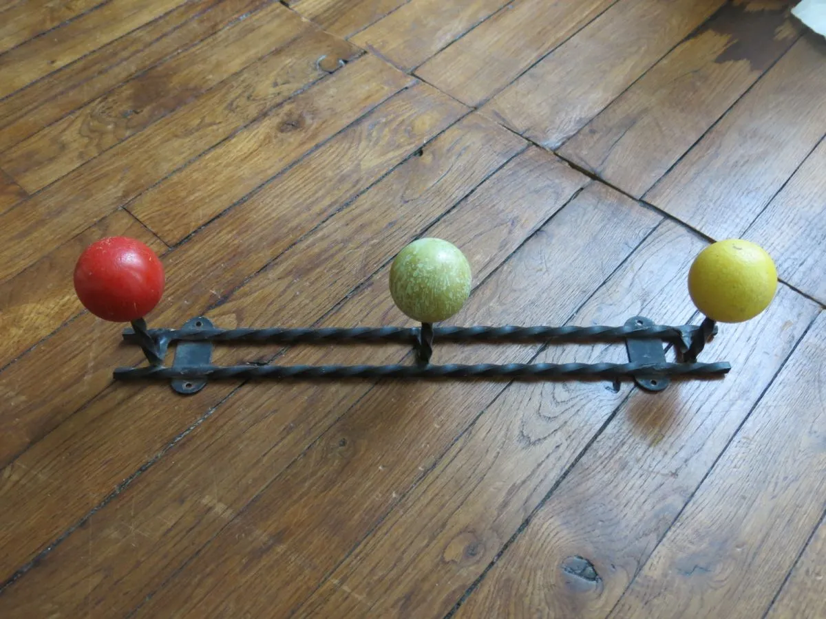 Porte manteau 50s fer forgé boules bois 