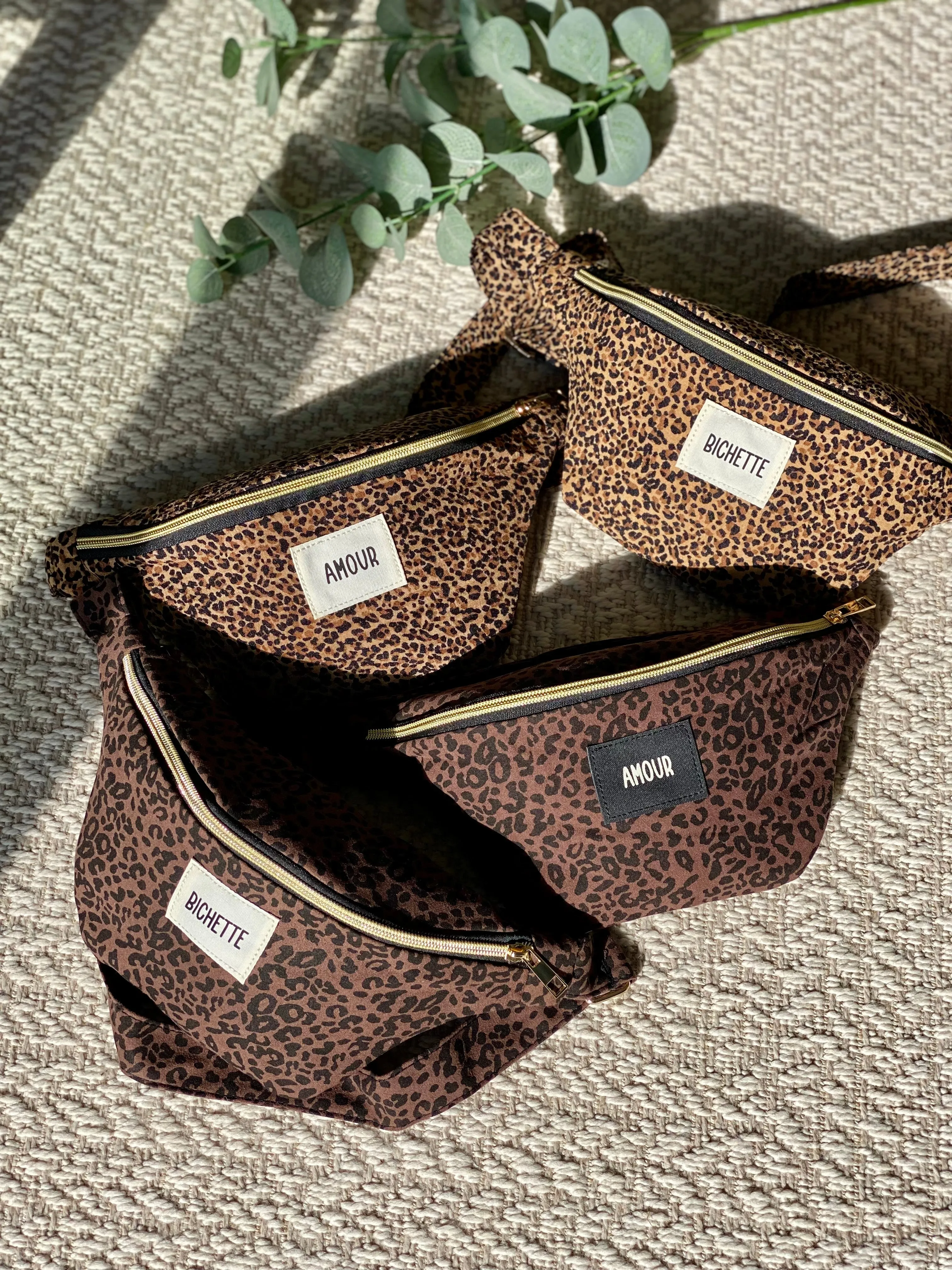 Sac banane COLETTE écusson Amour ou Bichette - motif Léopard 
